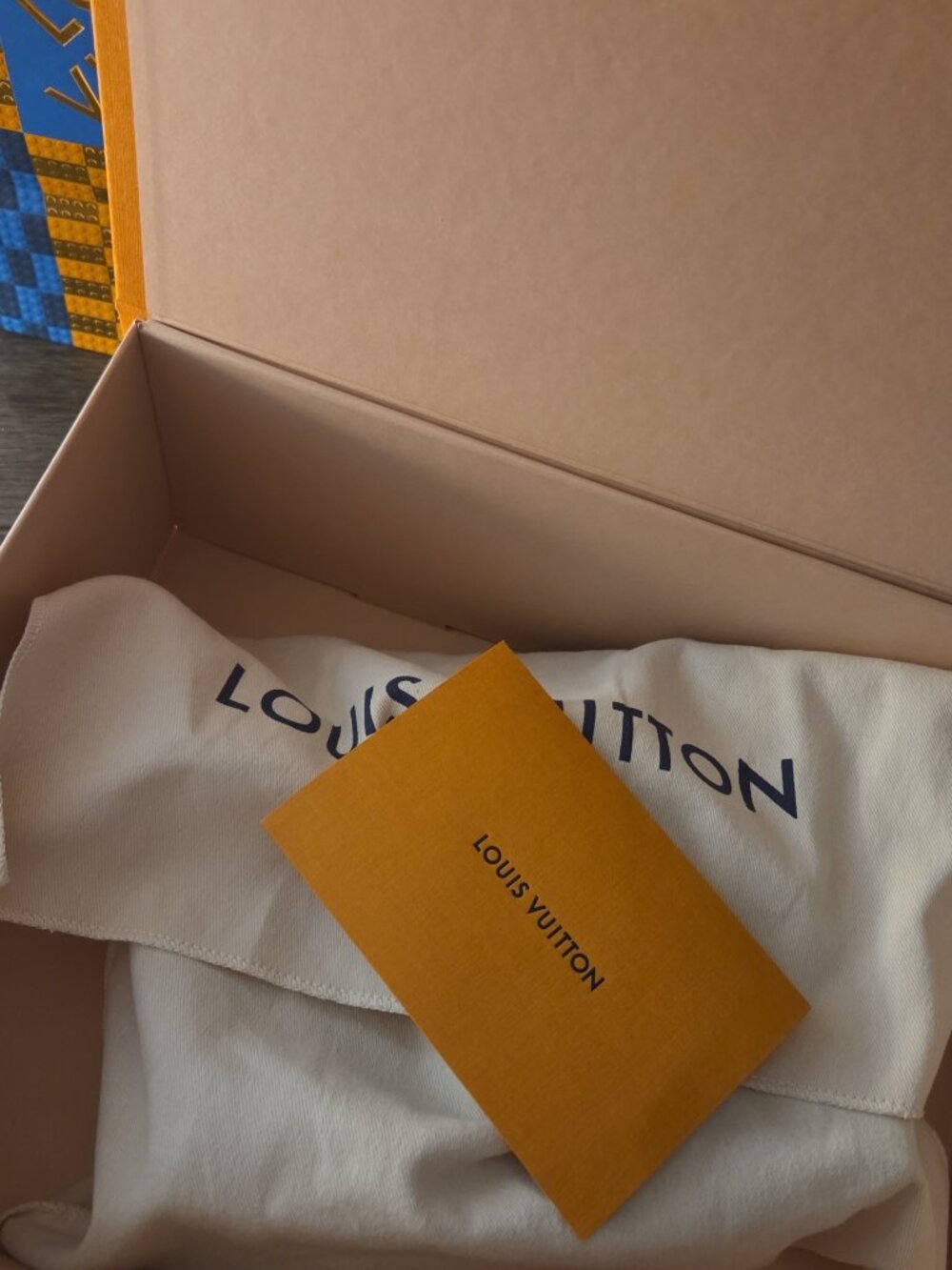 Louis Vuitton - Picture 7 of 7